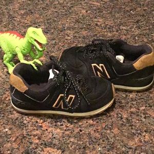 New Balance 8T tennis shoes